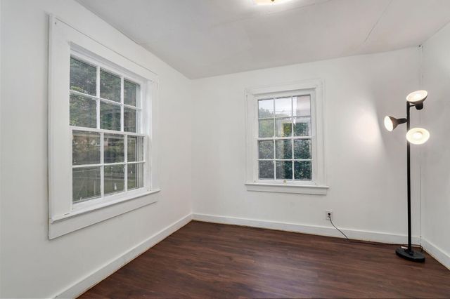 1123 W High Street, Springfield, MO 65803