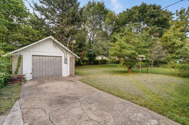 1123 W High Street, Springfield, MO 65803