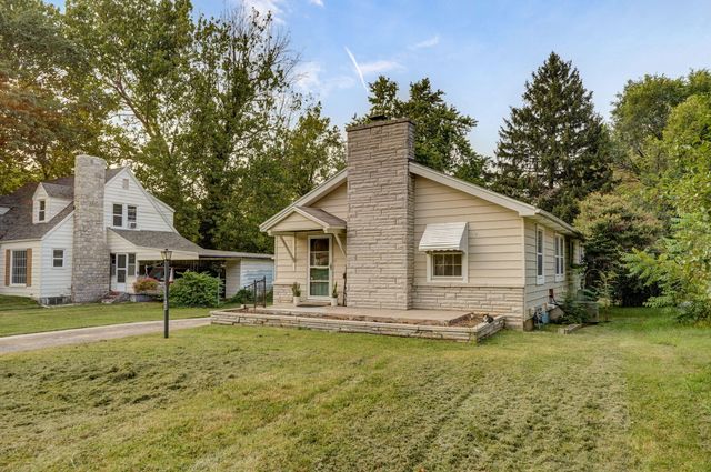 1123 W High Street, Springfield, MO 65803