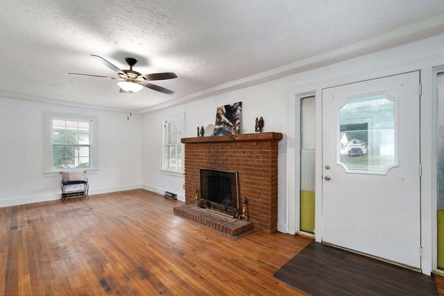 1123 W High Street, Springfield, MO 65803