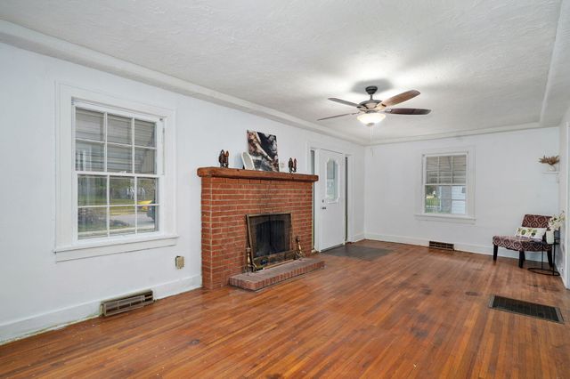 1123 W High Street, Springfield, MO 65803