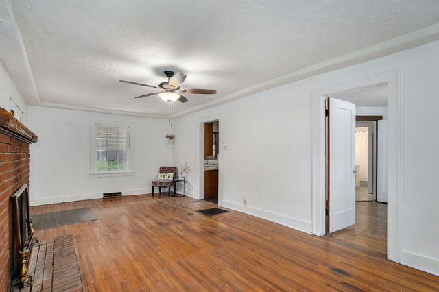 1123 W High Street, Springfield, MO 65803