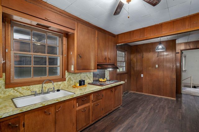 1123 W High Street, Springfield, MO 65803