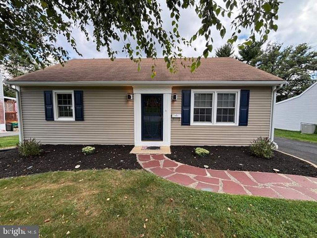 1959 HEMLOCK RD, Lancaster, PA 17603