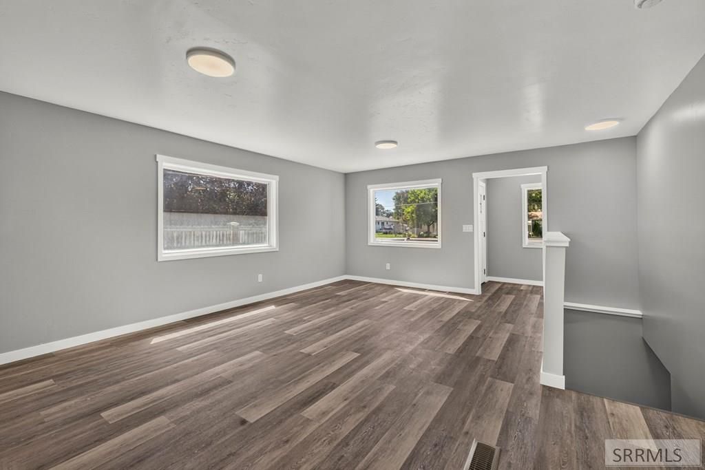 Image 12 of property listing at 3315 E Rawson Street, Ammon, ID 83406