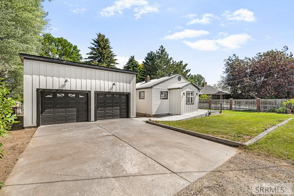 Image 3 of property listing at 3315 E Rawson Street, Ammon, ID 83406