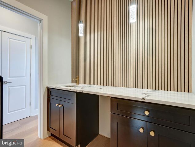 1943 N LEITHGOW ST, Philadelphia, PA 19122