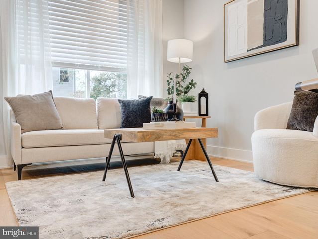 1943 N LEITHGOW ST, Philadelphia, PA 19122