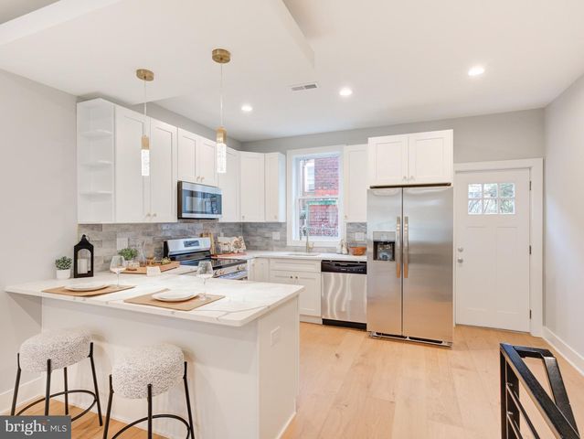 1943 N LEITHGOW ST, Philadelphia, PA 19122