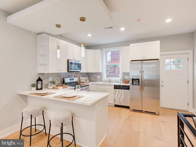 1943 N LEITHGOW ST, Philadelphia, PA 19122