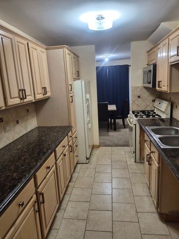 2640 MITCHELL Drive 5, Woodridge, IL 60517