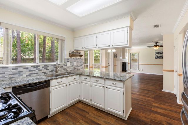 34 Sweetdream Place, The Woodlands, TX 77381