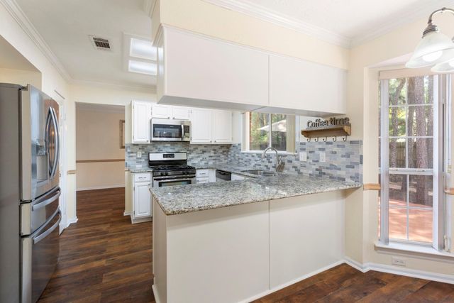 34 Sweetdream Place, The Woodlands, TX 77381