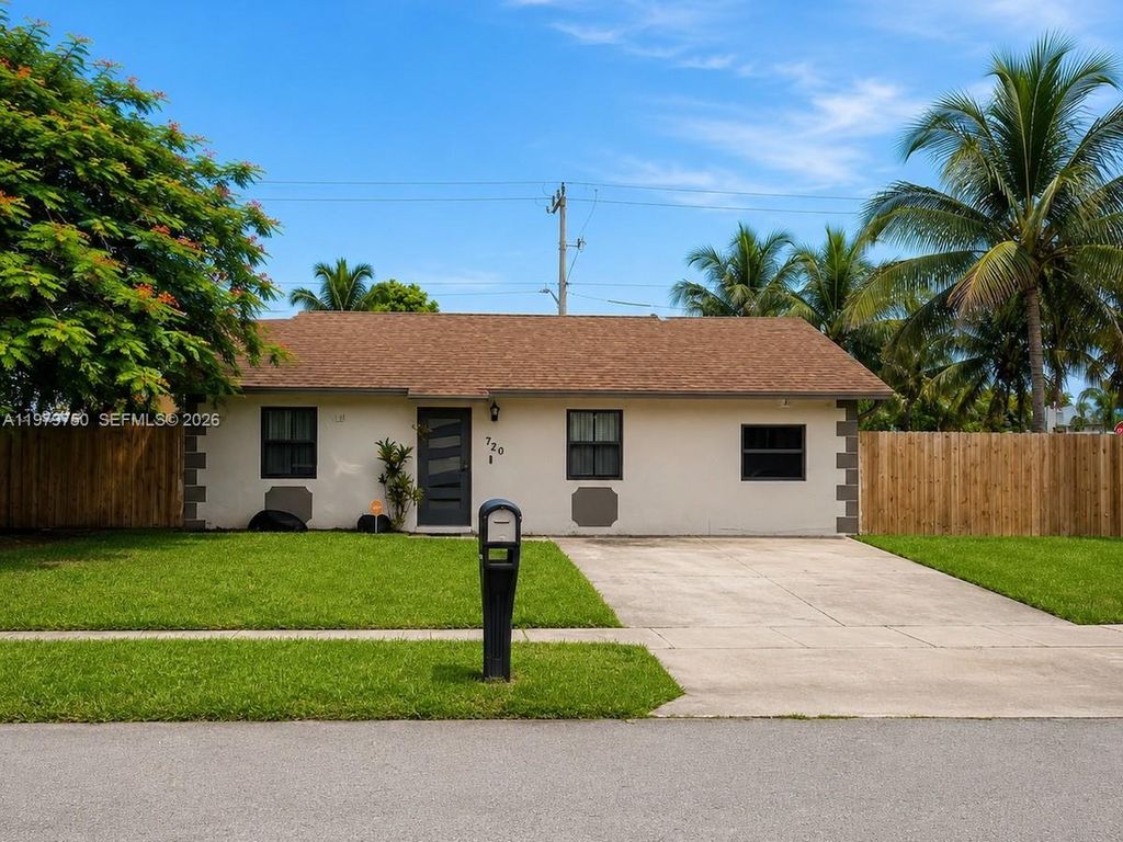 720 SW 81 Terrace, North Lauderdale, FL 33068