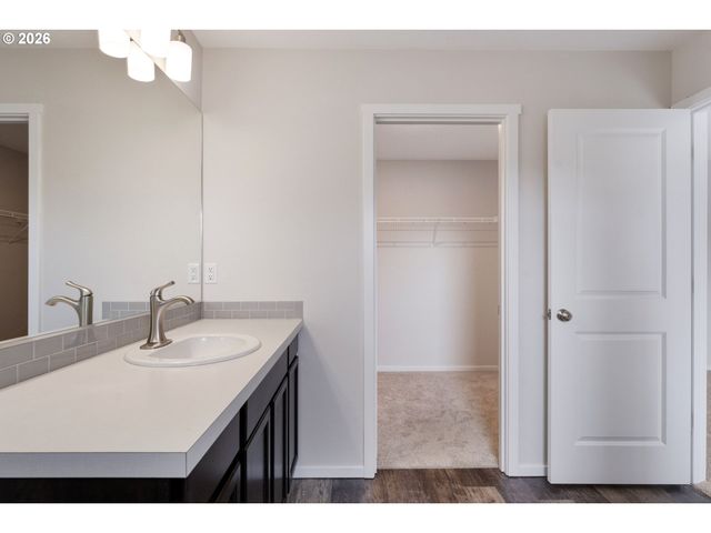 2017 S MEADOWLARK Loop, Ridgefield, WA 98642