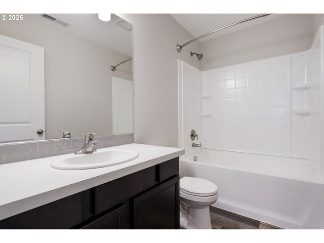 2017 S MEADOWLARK Loop, Ridgefield, WA 98642