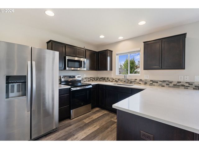 2017 S MEADOWLARK Loop, Ridgefield, WA 98642