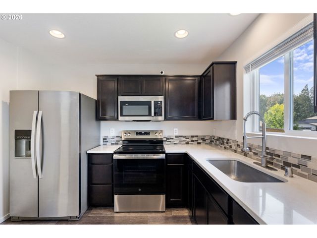 2017 S MEADOWLARK Loop, Ridgefield, WA 98642