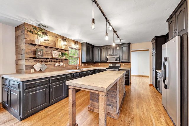 2752 WOODLAND HILLS COURT, Green Bay, WI 54311