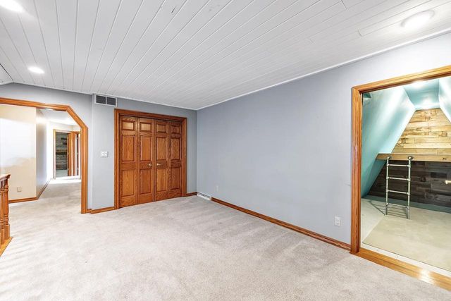 2752 WOODLAND HILLS COURT, Green Bay, WI 54311