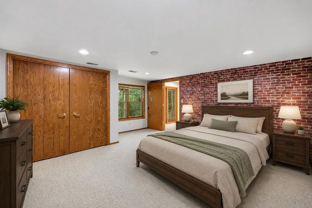 2752 WOODLAND HILLS COURT, Green Bay, WI 54311
