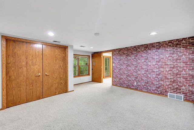 2752 WOODLAND HILLS COURT, Green Bay, WI 54311