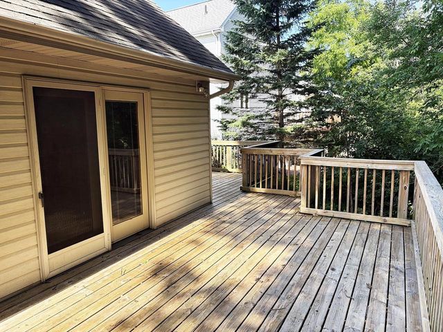 2752 WOODLAND HILLS COURT, Green Bay, WI 54311