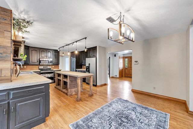 2752 WOODLAND HILLS COURT, Green Bay, WI 54311
