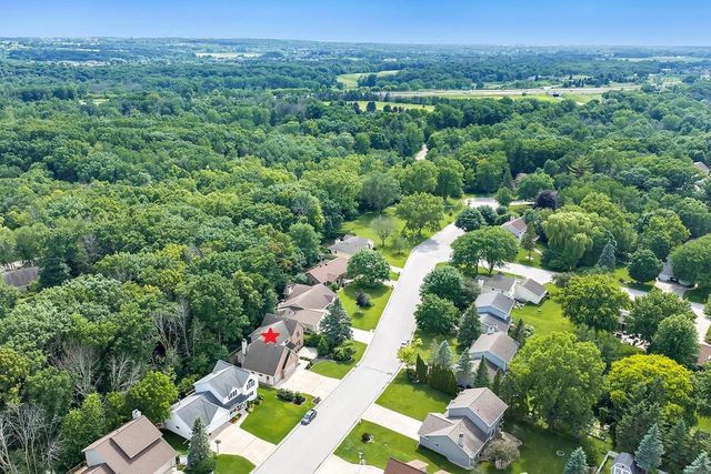 2752 WOODLAND HILLS COURT, Green Bay, WI 54311