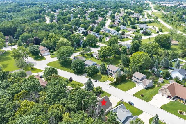 2752 WOODLAND HILLS COURT, Green Bay, WI 54311