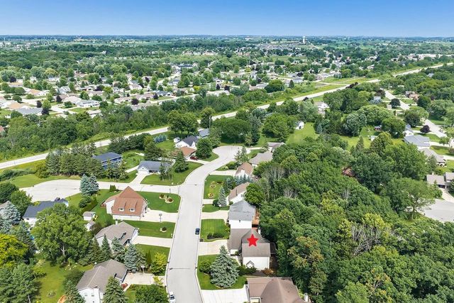 2752 WOODLAND HILLS COURT, Green Bay, WI 54311