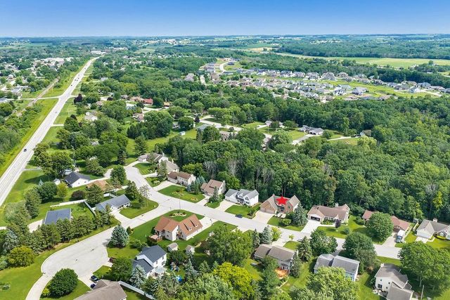 2752 WOODLAND HILLS COURT, Green Bay, WI 54311
