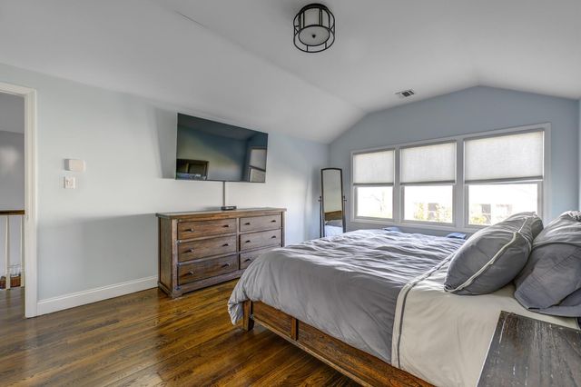 1 Bayview Avenue, Port Washington, NY 11050
