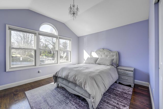 1 Bayview Avenue, Port Washington, NY 11050