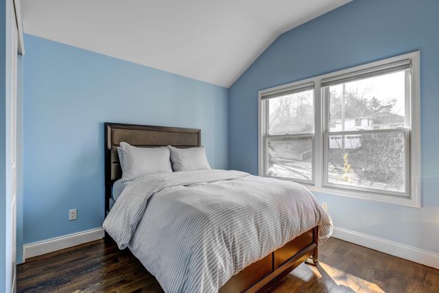 1 Bayview Avenue, Port Washington, NY 11050