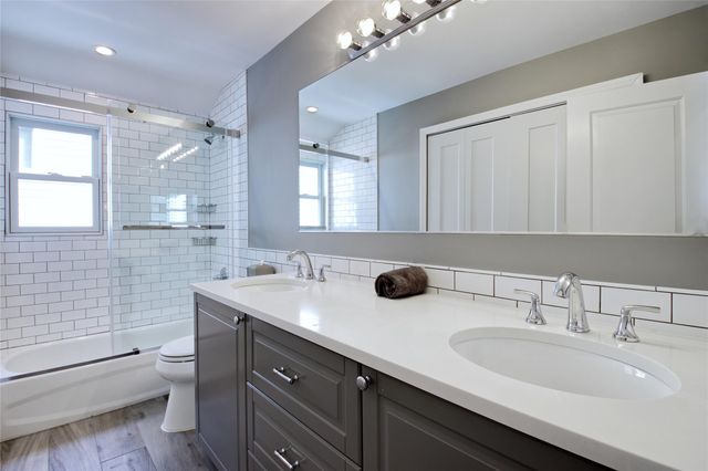 1 Bayview Avenue, Port Washington, NY 11050