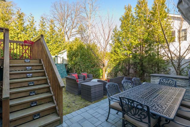 1 Bayview Avenue, Port Washington, NY 11050