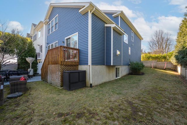1 Bayview Avenue, Port Washington, NY 11050
