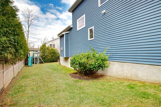 1 Bayview Avenue, Port Washington, NY 11050