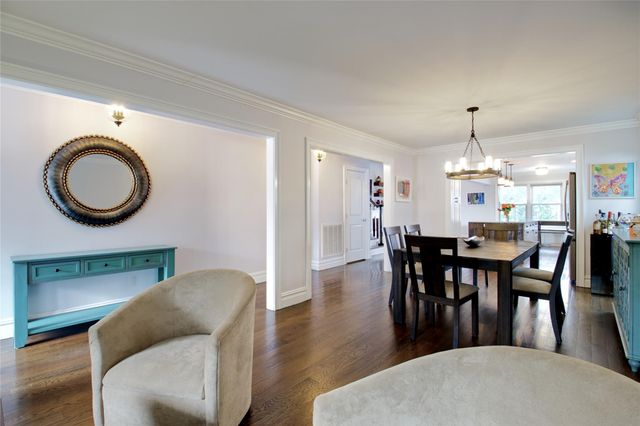 1 Bayview Avenue, Port Washington, NY 11050