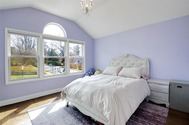 1 Bayview Avenue, Port Washington, NY 11050