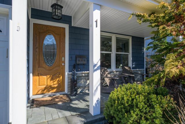 1 Bayview Avenue, Port Washington, NY 11050