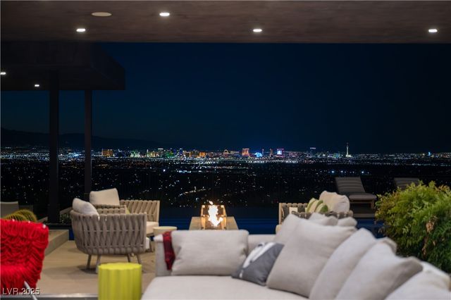 11 Cloud Chaser Boulevard, Henderson, NV 89012