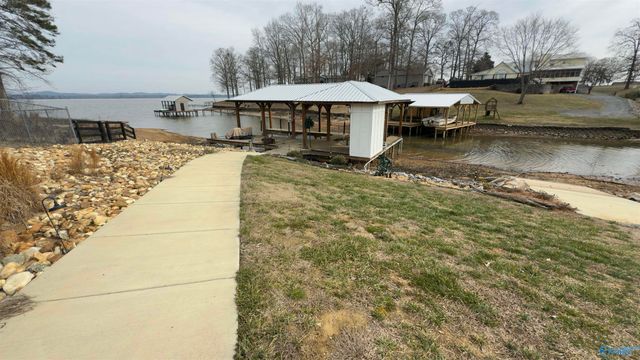 1445 Big Nose Drive, Centre, AL 35960