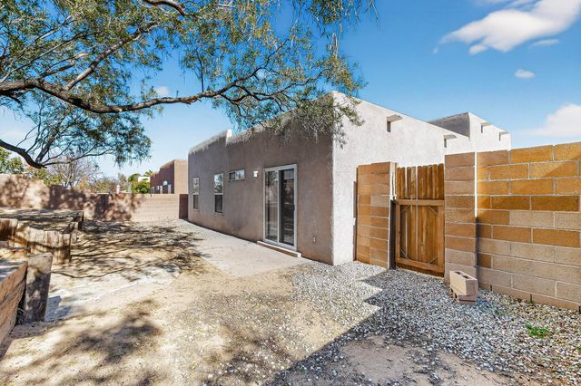 6443 Brenton Drive NW, Albuquerque, NM 87120