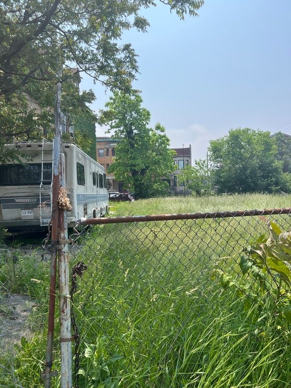 Image 2 of property listing at 3334 W Warren Boulevard, Chicago, IL 60624