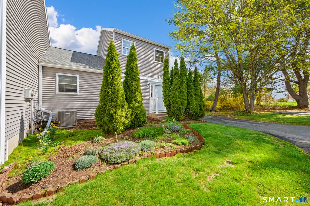 10 Linden Court 10, Bloomfield, CT 06002