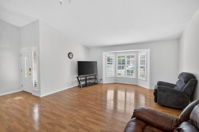 6327 Laguna Villa Way, Elk Grove, CA 95758