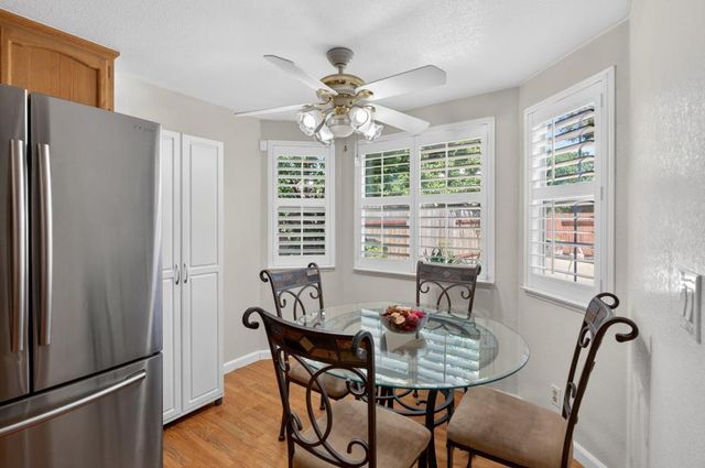 6327 Laguna Villa Way, Elk Grove, CA 95758