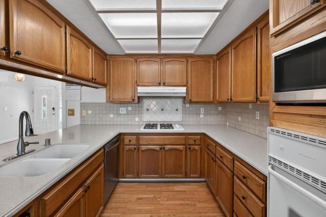 6327 Laguna Villa Way, Elk Grove, CA 95758